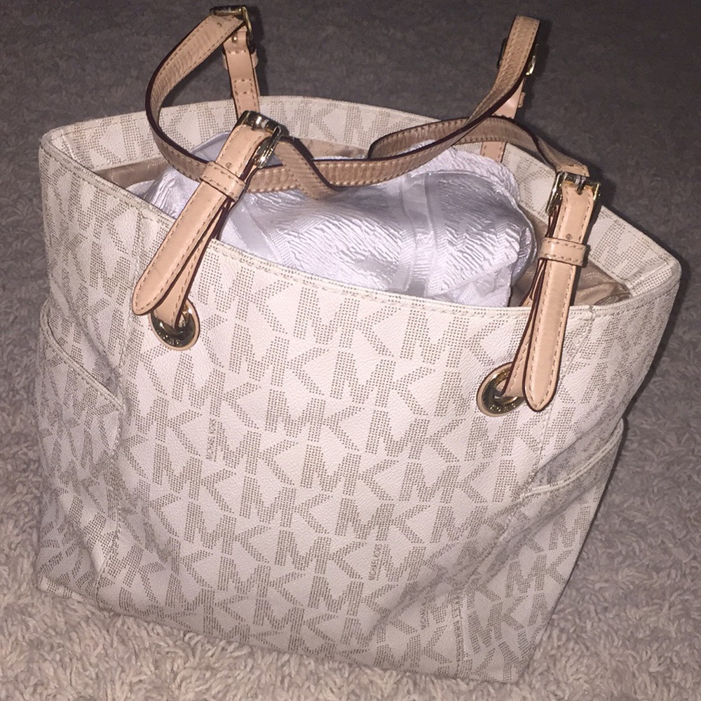 Michael Kors Canvas Jet Set Tote!